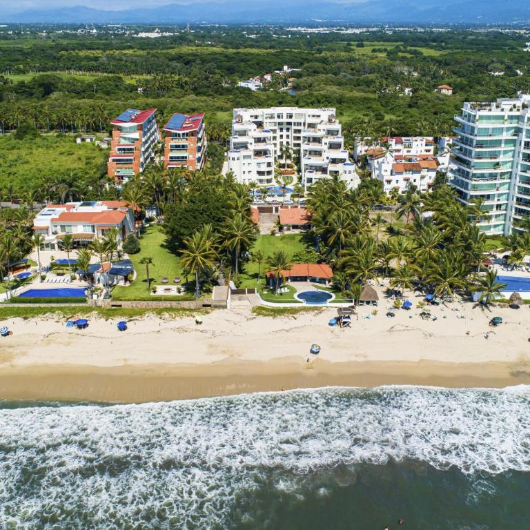 Stylish beach condo with private balcony, pool, AC and fitness room - Casa - 54