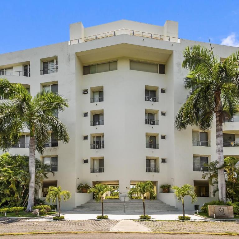 Stylish beach condo with private balcony, pool, AC and fitness room - Casa - 2