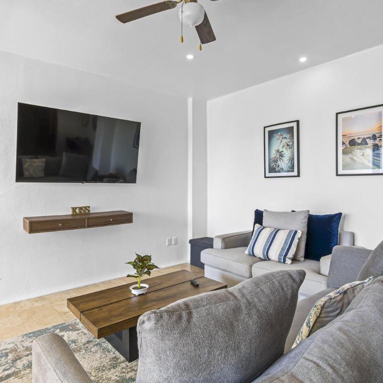 Stylish beach condo with private balcony, pool, AC and fitness room - Casa - 4