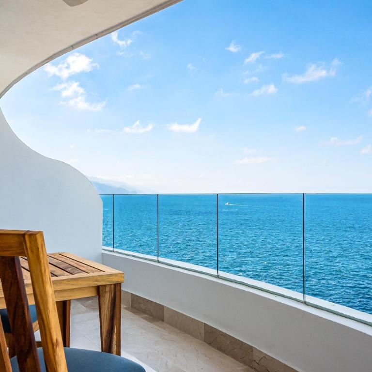 Impressive 8th-floor oceanfront condo with water views, hot tub & pool - Casa - 21