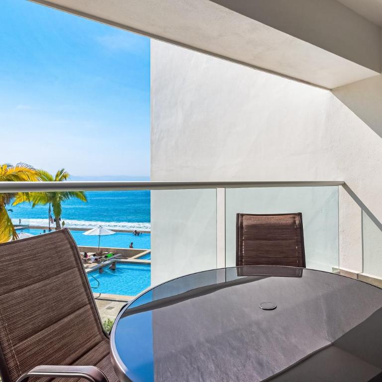 Serene coastal getaway with private infinity pool, beach access & scenic vistas - Vacation Home - 19