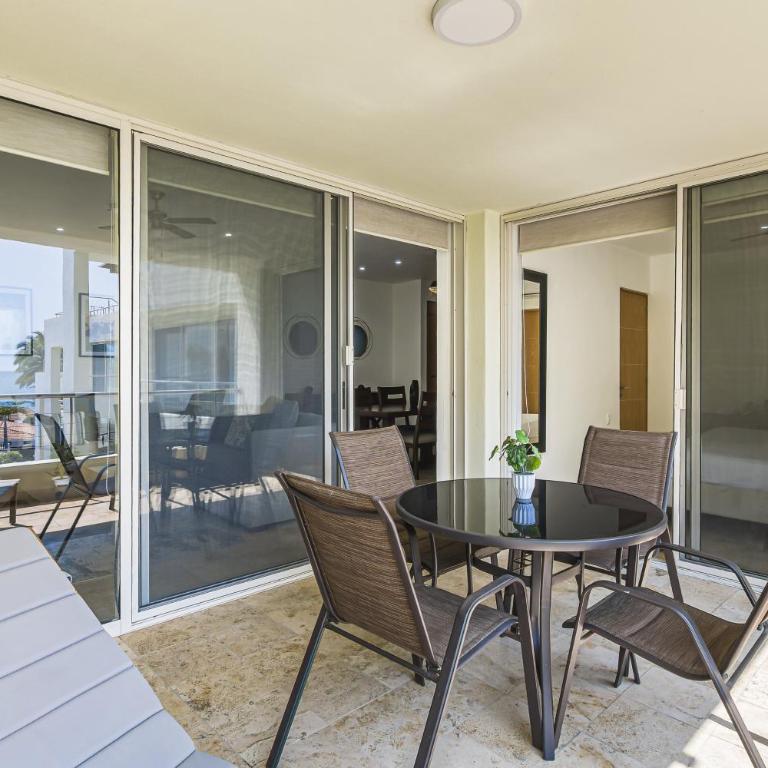 Stylish beach condo with private balcony, pool, AC and fitness room - Casa - 27