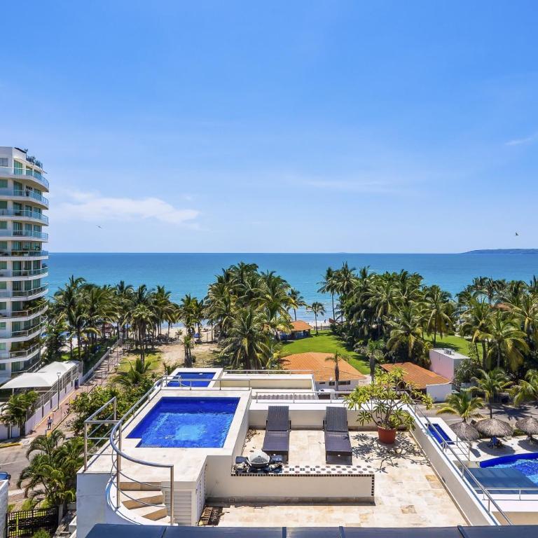 Stylish beach condo with private balcony, pool, AC and fitness room - Casa - 43
