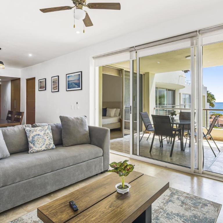 Stylish beach condo with private balcony, pool, AC and fitness room - Casa - 5
