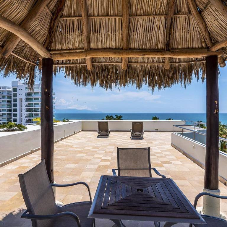 Stylish beach condo with private balcony, pool, AC and fitness room - Casa - 38