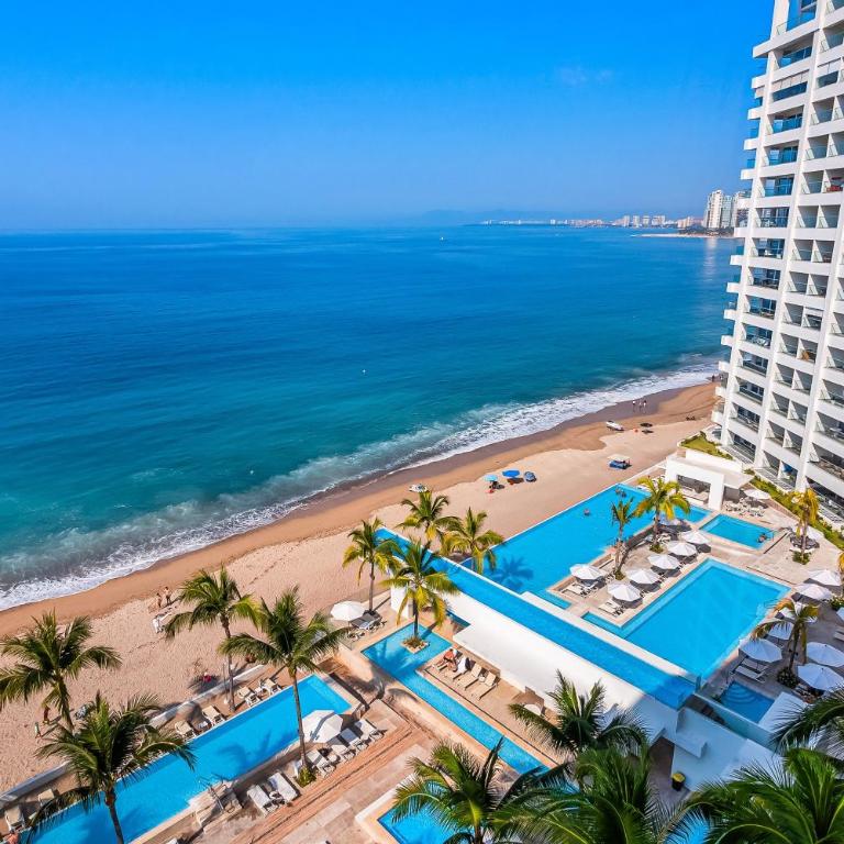 Luxury apartment with infinity pool, ocean views, balcony & easy downtown access - Casa - 54