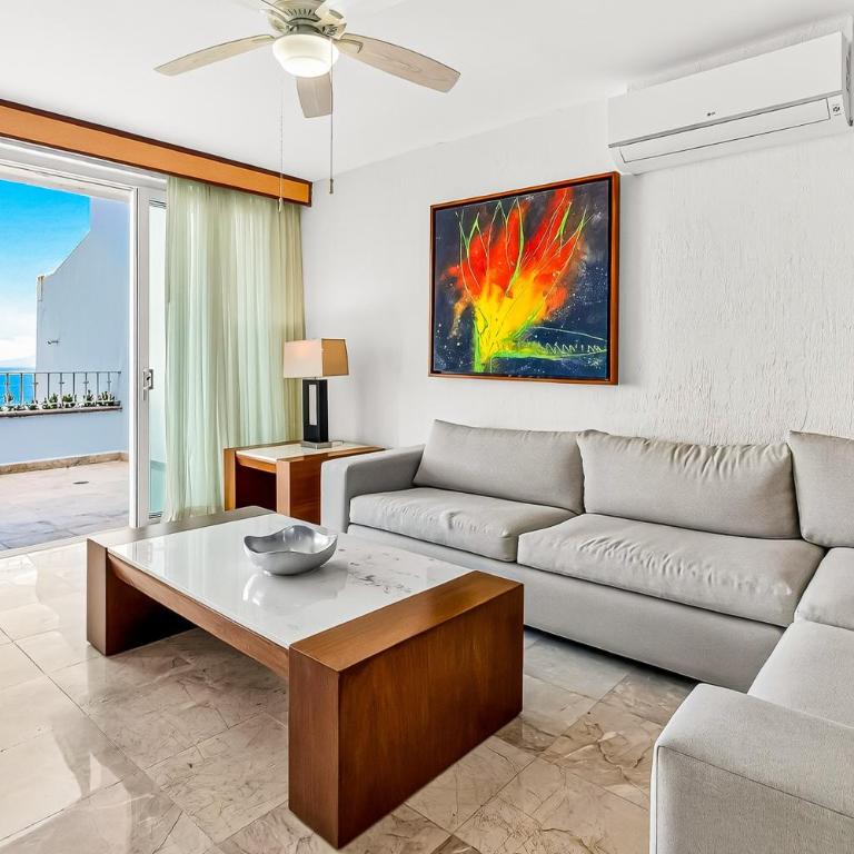 Spacious oceanview suite with heated pool, hot tub & terraces for lounging - Vacation Home - 2