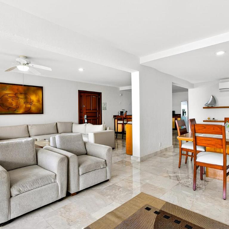 Elegant hillside villa with panoramic views, pool, hot tub & luxe interiors - Vacation Home - 5