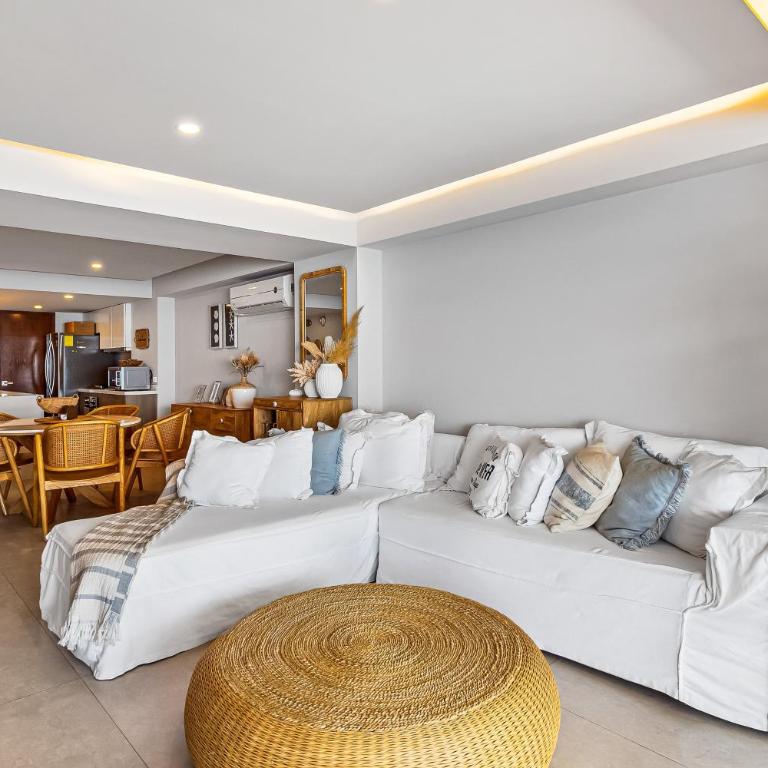 Luxury apartment with infinity pool, ocean views, balcony & easy downtown access - Casa - 6