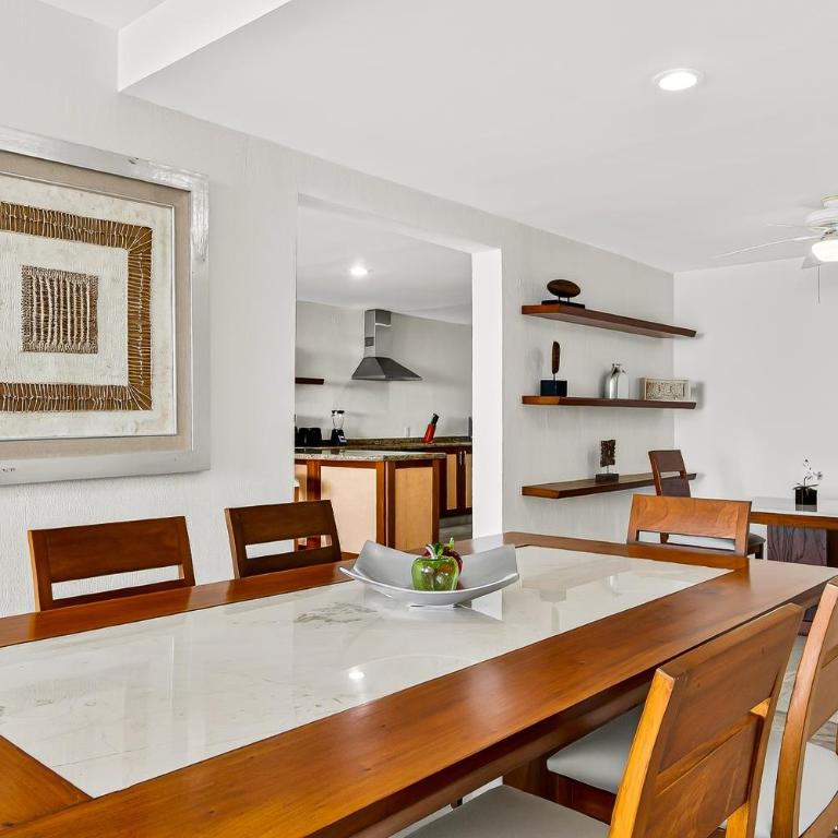 Spacious oceanview suite with heated pool, hot tub & terraces for lounging - Vacation Home - 10