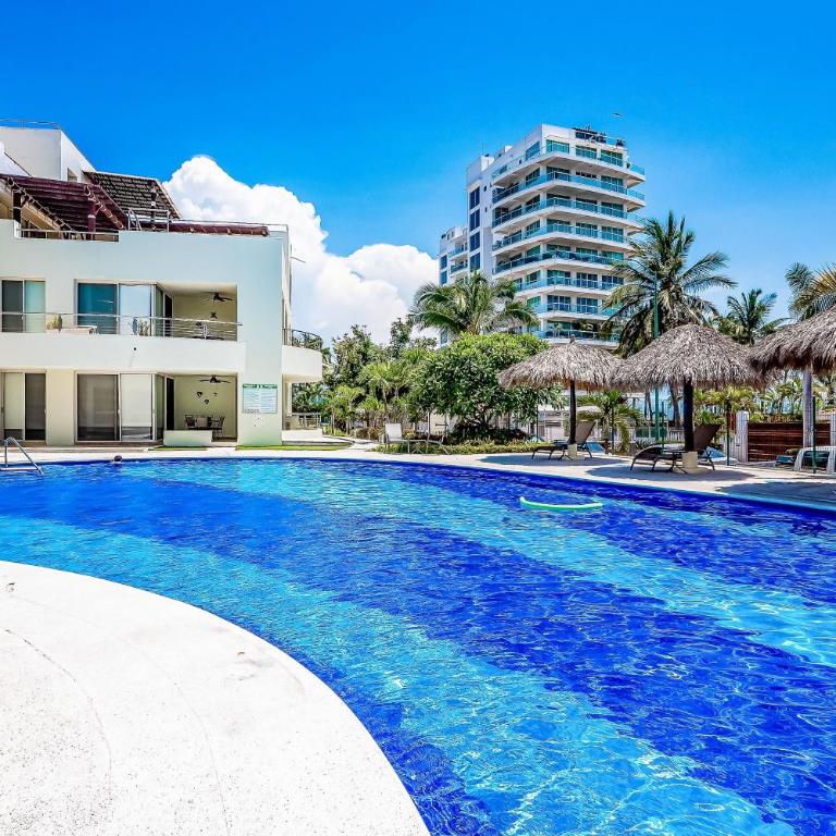 Spacious condo with near the beach with resort-style pool, inviting balcony - Casa - 2