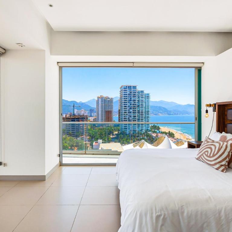 Tropical & modern condo with scenic balcony, hot tub, pool - amazing views - Vacation Home - 17