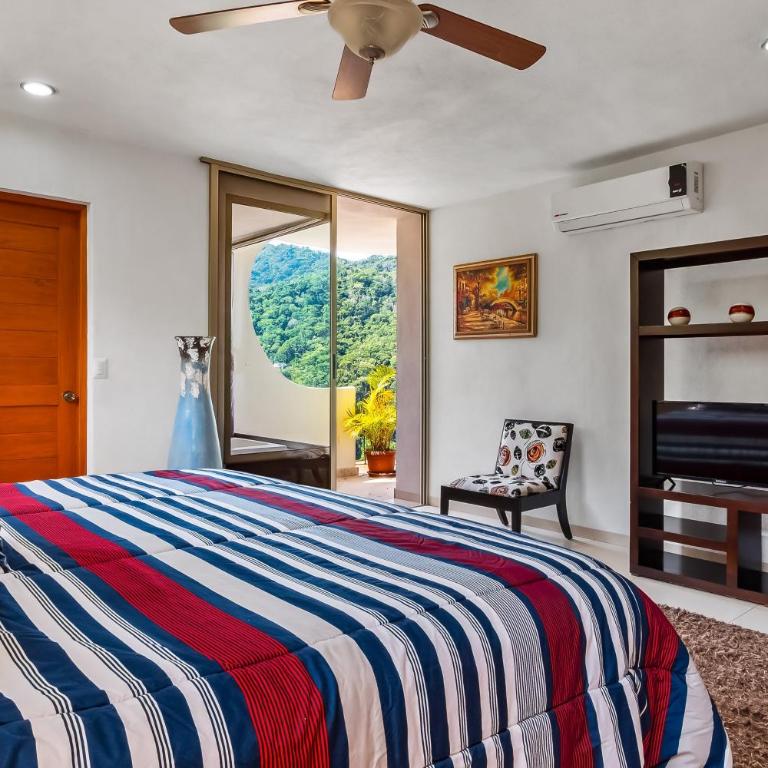 Mismaloya Beach condo with ocean views, on-site pool, grill, & private balcony - Casa - 17