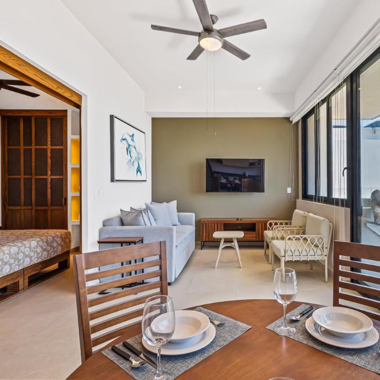 Modern condo with infinity pool, WiFI, plunge spa & ocean-view balcony - Casa - 8