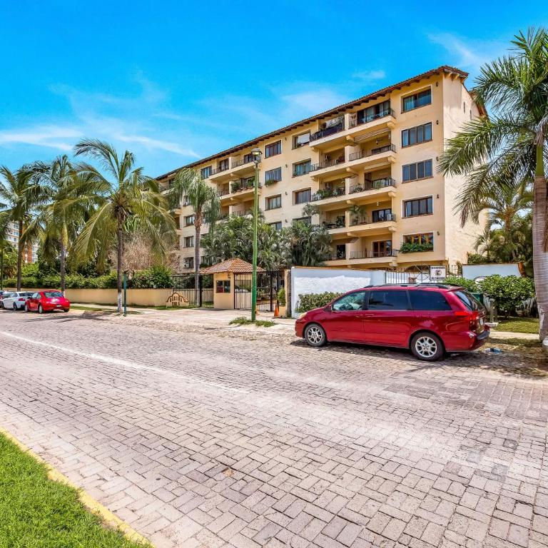 Marina condo near golf course, beach, & dining with pool & tennis courts - Vacation Home - 32