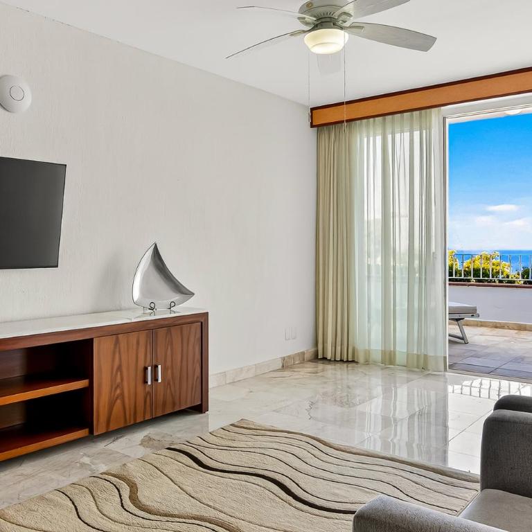 Spacious oceanview suite with heated pool, hot tub & terraces for lounging - Vacation Home - 7
