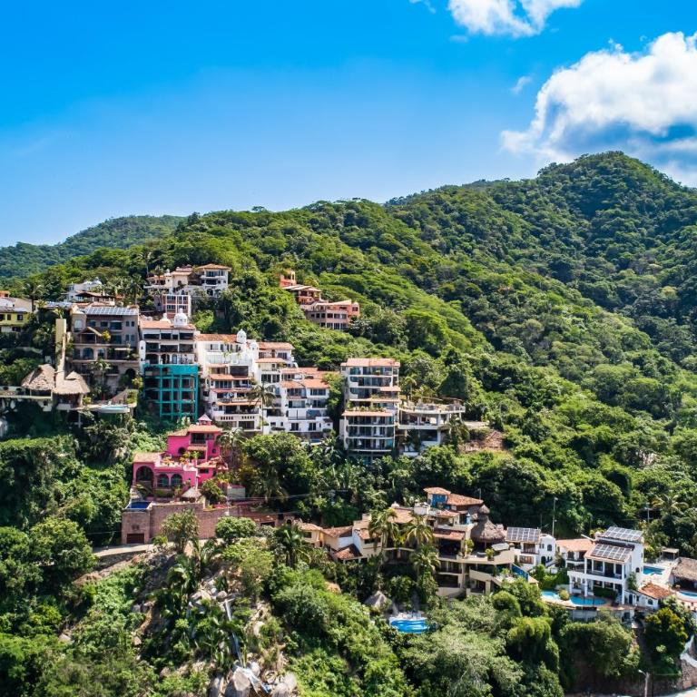 Mismaloya Beach condo with ocean views, on-site pool, grill, & private balcony - Casa - 41