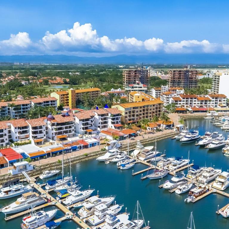 Marina condo near golf course, beach, & dining with pool & tennis courts - Vacation Home - 36