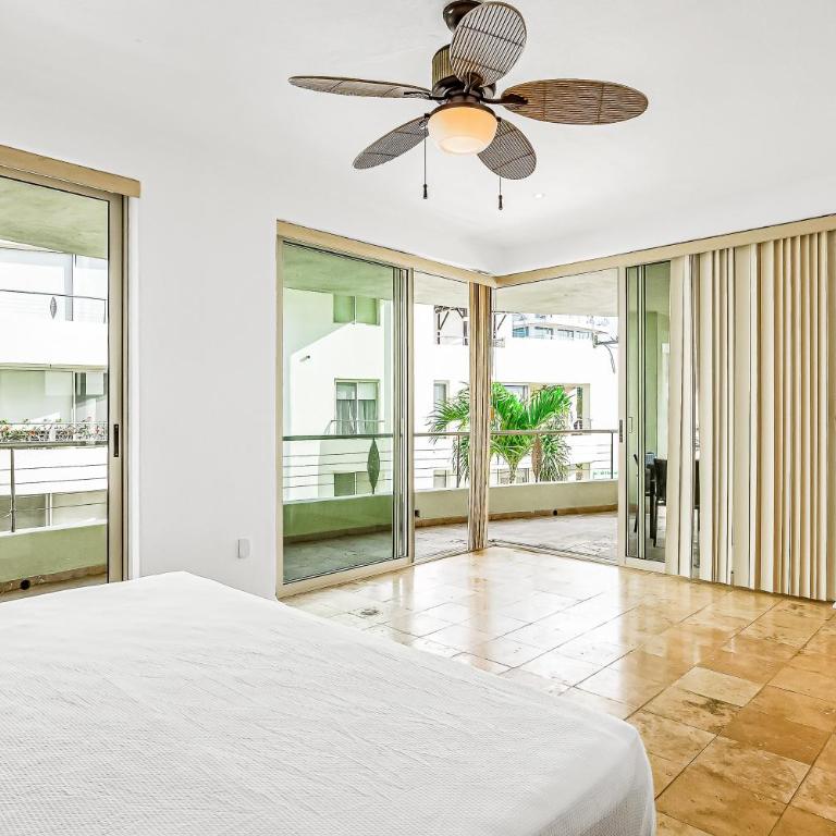 Spacious condo with near the beach with resort-style pool, inviting balcony - Casa - 24