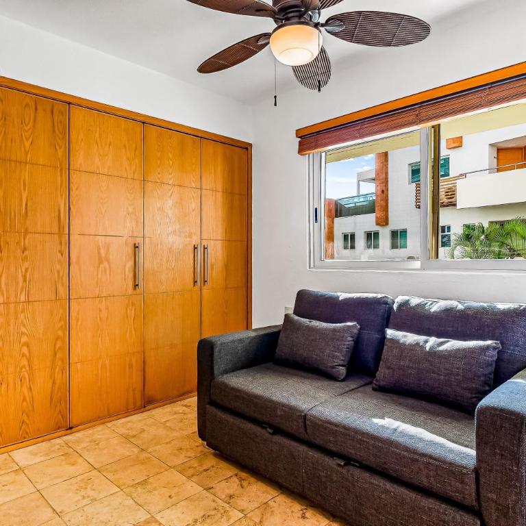 Spacious condo with near the beach with resort-style pool, inviting balcony - Casa - 11