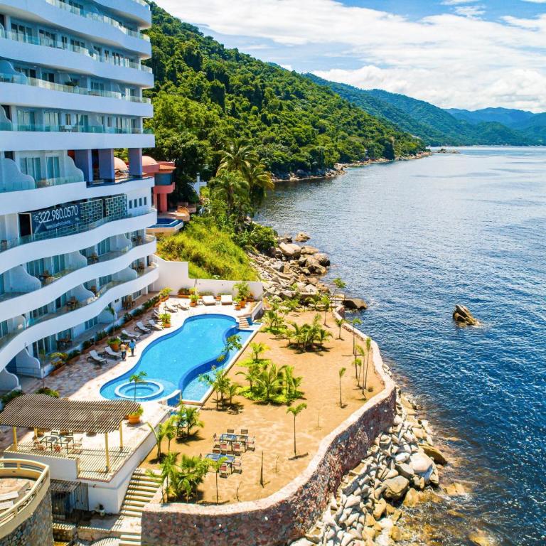 Impressive 8th-floor oceanfront condo with water views, hot tub & pool - Casa - 3