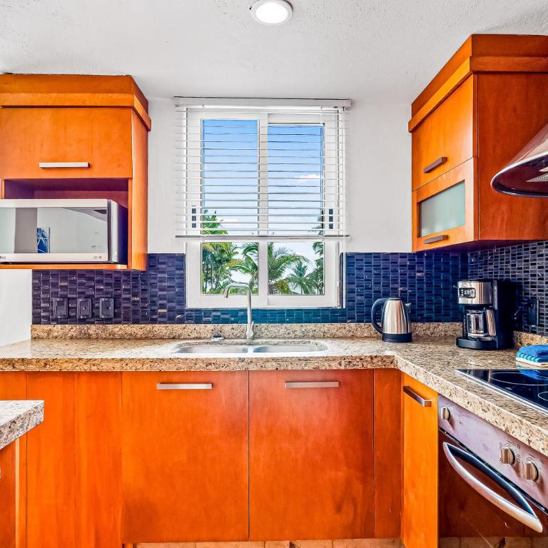 Spacious condo with near the beach with resort-style pool, inviting balcony - Casa - 18