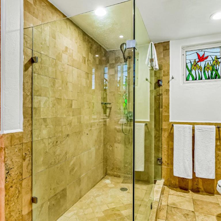 Spacious condo with near the beach with resort-style pool, inviting balcony - Casa - 27