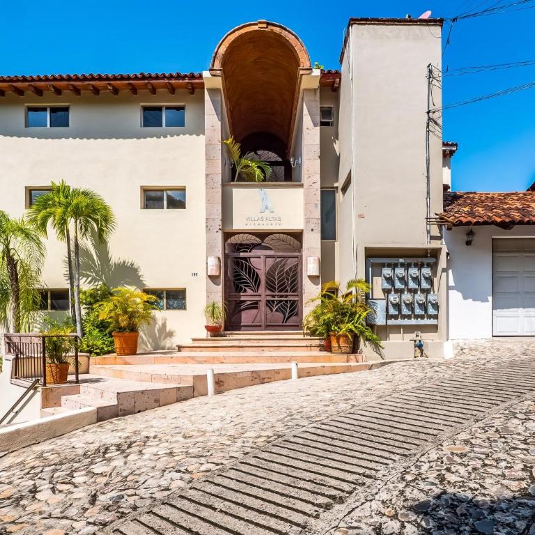 Mismaloya Beach condo with ocean views, on-site pool, grill, & private balcony - Casa - 1