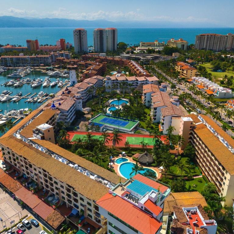 Marina condo near golf course, beach, & dining with pool & tennis courts - Vacation Home - 34