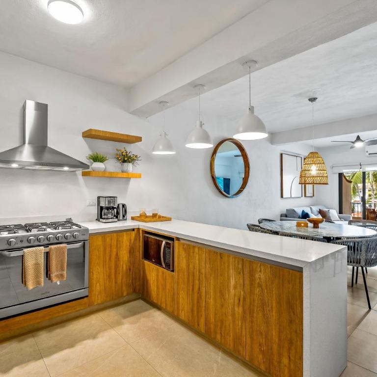 Marina condo near golf course, beach, & dining with pool & tennis courts - Vacation Home - 9