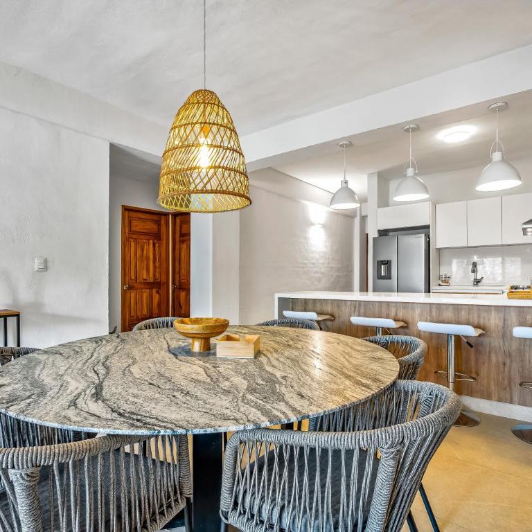 Marina condo near golf course, beach, & dining with pool & tennis courts - Vacation Home - 12