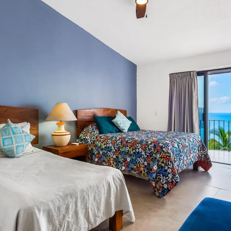 Bright ocean-view 2-story condo near beach with pool, balcony & full kitchen - Vacation Home - 20
