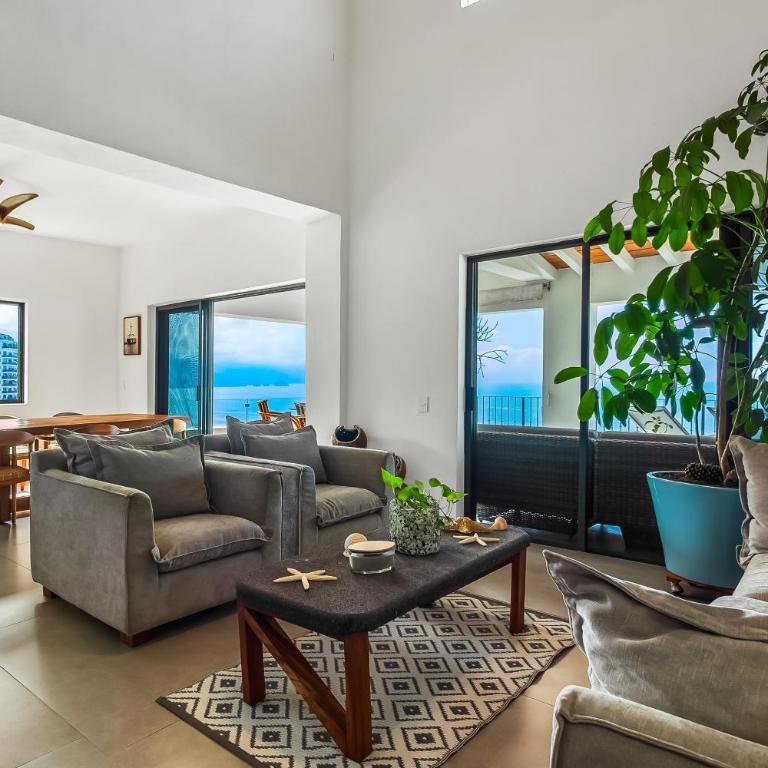 Bright ocean-view 2-story condo near beach with pool, balcony & full kitchen - Vacation Home - 7