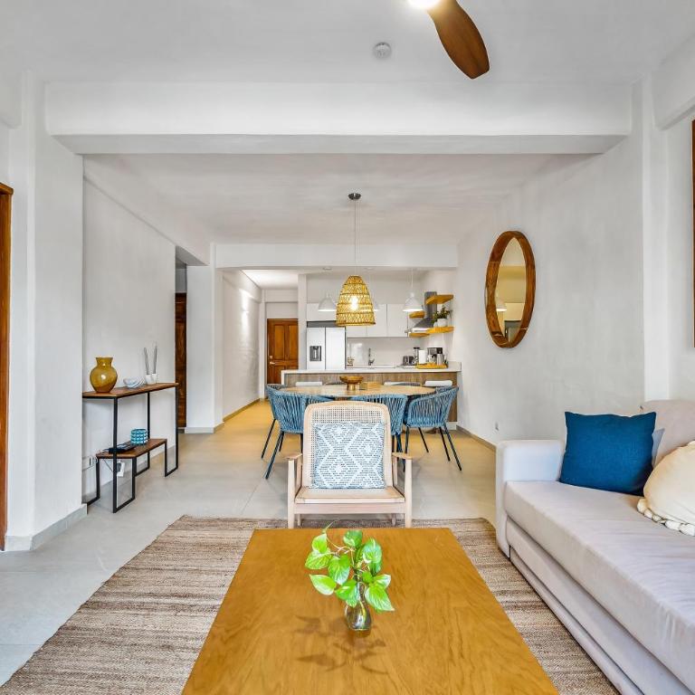 Marina condo near golf course, beach, & dining with pool & tennis courts - Vacation Home - 7