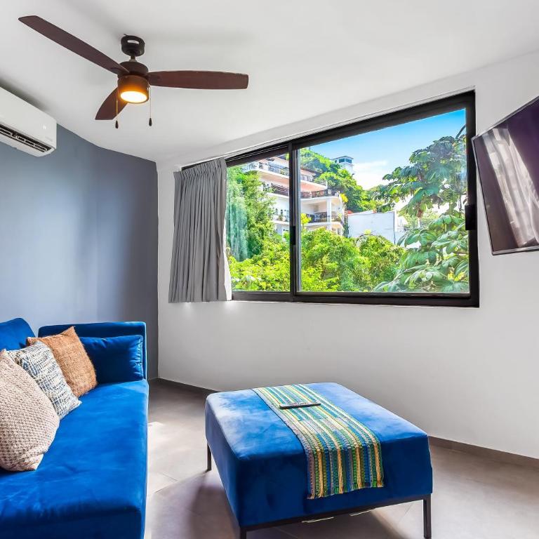 Bright ocean-view 2-story condo near beach with pool, balcony & full kitchen - Vacation Home - 8