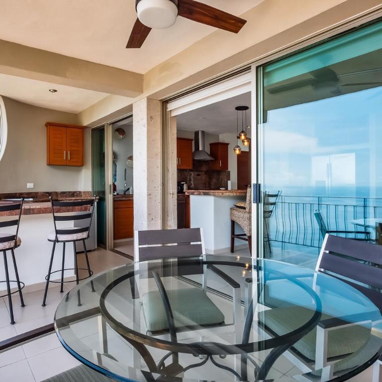 Mismaloya Beach condo with ocean views, on-site pool, grill, & private balcony - Casa - 26