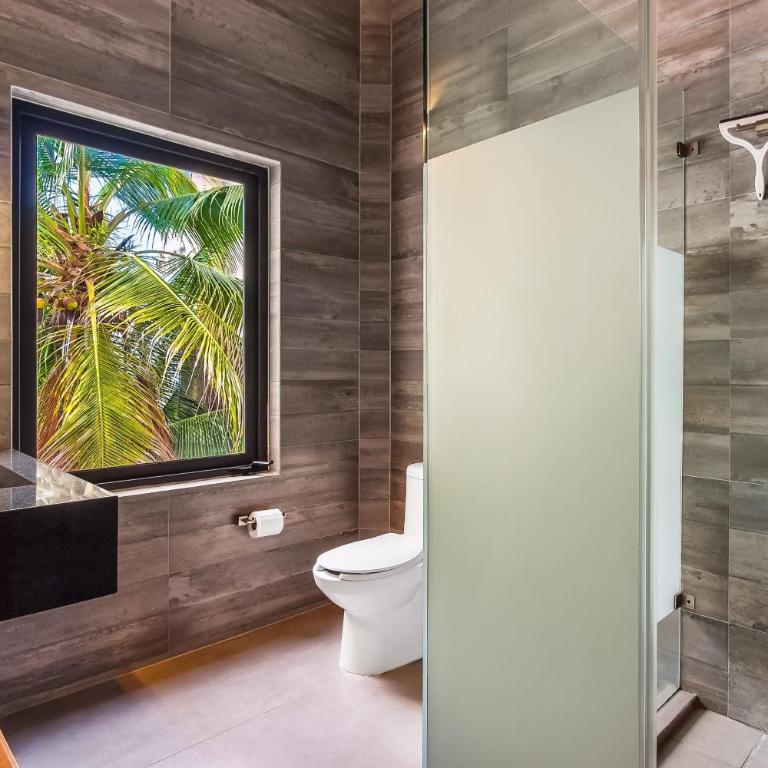 Bright ocean-view 2-story condo near beach with pool, balcony & full kitchen - Vacation Home - 26