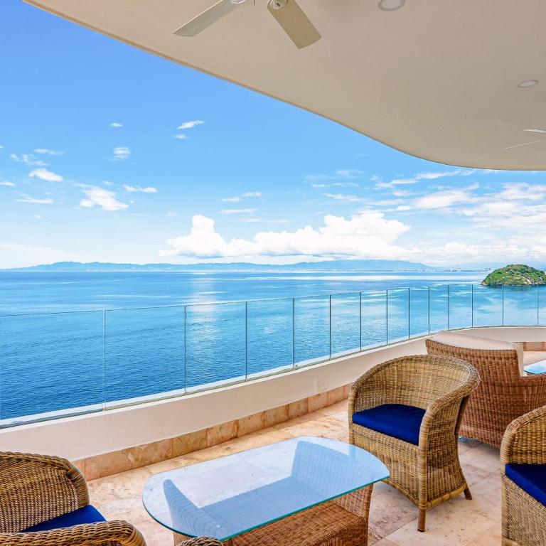 Luxe 2nd-floor condo with endless ocean views, pool, spa & balcony - Casa - 22