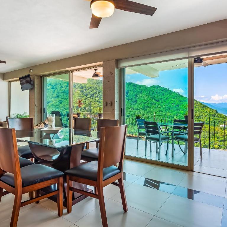 Mismaloya Beach condo with ocean views, on-site pool, grill, & private balcony - Casa - 8