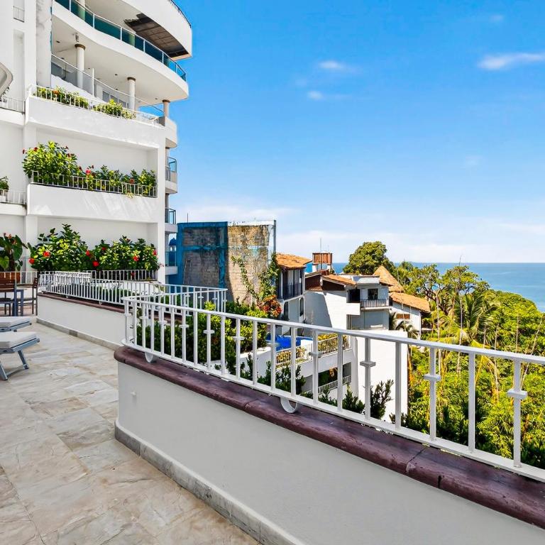 Spacious oceanview suite with heated pool, hot tub & terraces for lounging - Vacation Home - 34