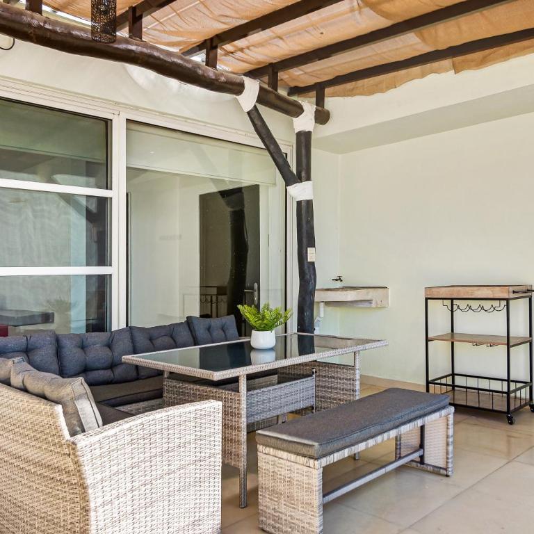 Luxurious retreat with a scenic terrace pool & modern kitchen - Casa - 33