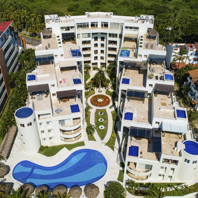 Chic coastal condo with private balcony, pool access & steps to the beach - Casa - 61