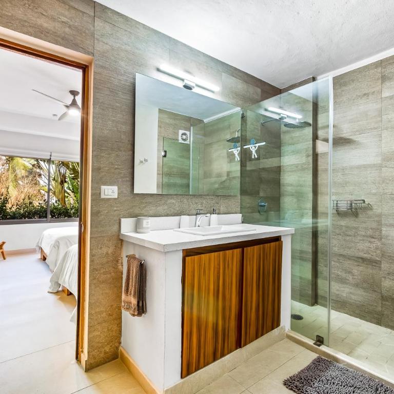 Marina condo near golf course, beach, & dining with pool & tennis courts - Vacation Home - 22