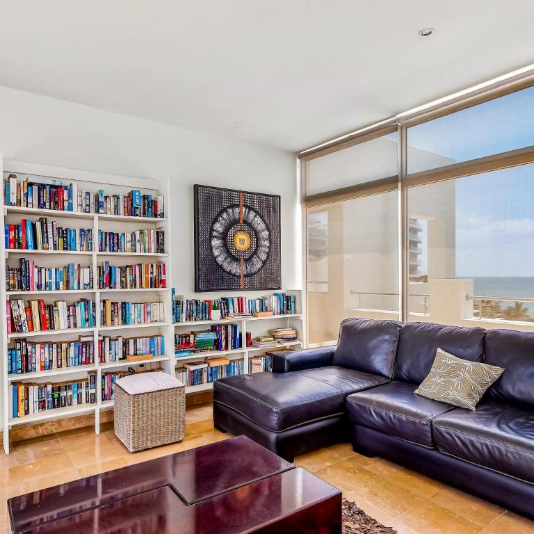 Spacious condo with near the beach with resort-style pool, inviting balcony - Casa - 8