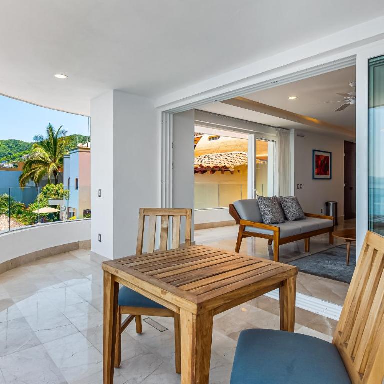 Luxurious upscale condo w/ wraparound oceanfront view & shared pool - Casa - 6