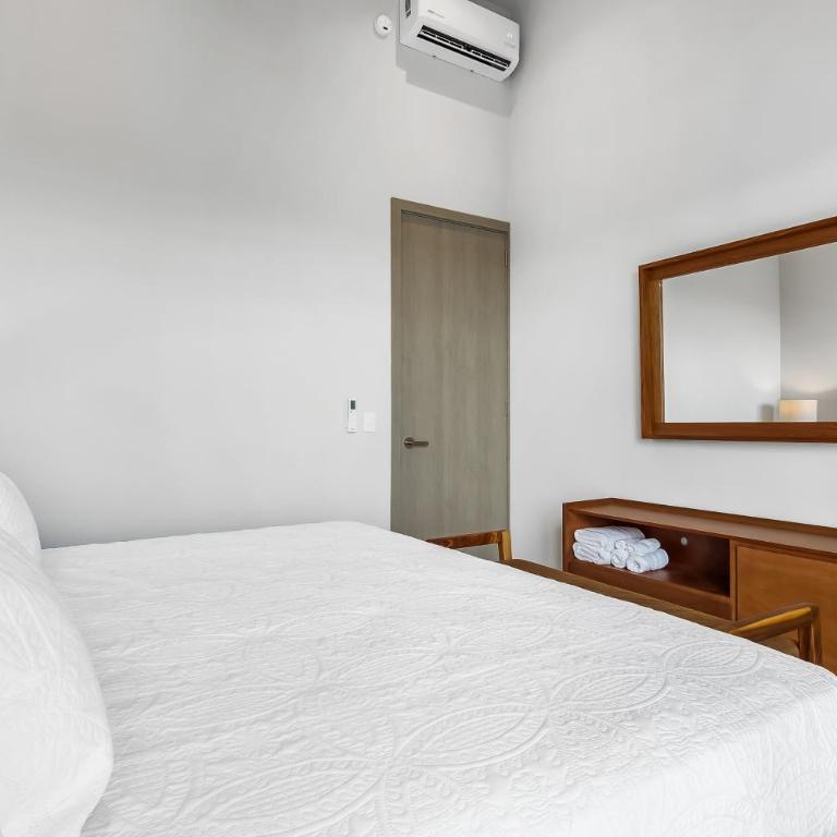 Modern condo with breathtaking views, infinity pool, and en suite bedrooms - Casa - 27