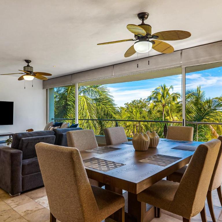 2nd-floor condo with private balcony, on-site pool & billiards - Casa - 10