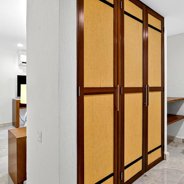 Upscale coastal suite with private terrace, ocean views, pool & hot tub - Vacation Home - 27