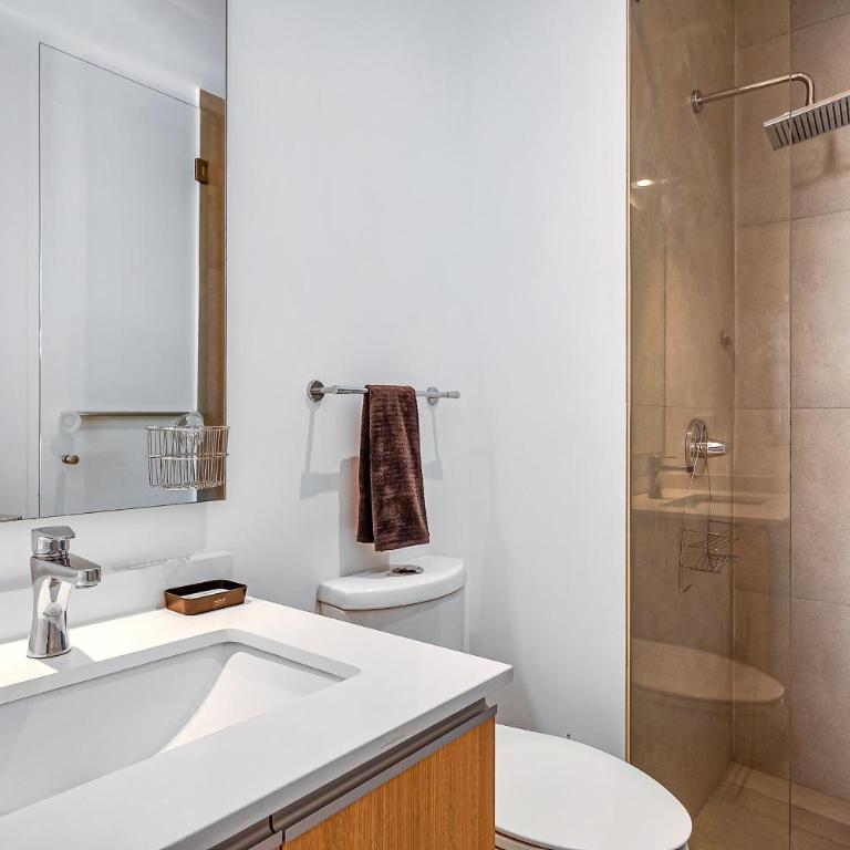 Oceanfront condo with a full kitchen, pool, & beach access - Casa - 17