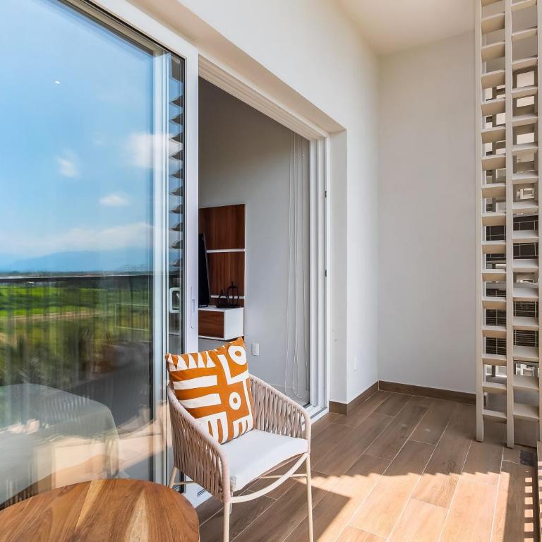 5th-floor apt near the ocean with infinity rooftop pool, balcony, washer/dryer - Casa - 27